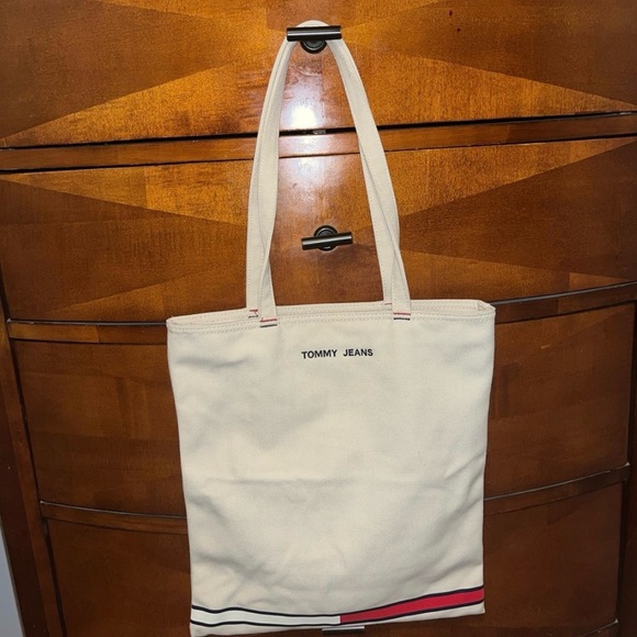 Tommy Jeans tote bag 
Used once 
Pouch pocket inside - Picture 1 of 7